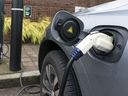 Les véhicules électriques sont un choix de plus en plus populaire à mesure que le prix de l'essence explose.