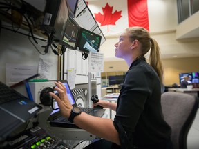 L'astronaute Jenni Sidey-Gibbons, vue ici au siège social de l'ASC à Québec.