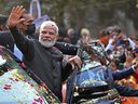 Le Premier ministre indien Narendra Modi salue ses partisans à New Delhi le 16 janvier 2023. 