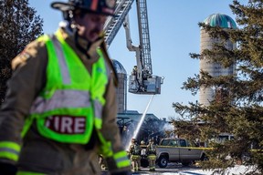 Le Service des incendies d'Ottawa enquête sur un incendie mortel sur le chemin First Line.  Dimanche 2 avril 2023.