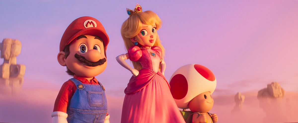 Mario, Peach et Toad surplombent une vallée brumeuse pleine de sculptures dans le film Super Mario Bros.