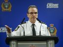 Le chef de la police de Winnipeg, Danny Smyth, fait le point sur une enquête en cours sur un homicide à Winnipeg, le jeudi 1er décembre 2022. Des dirigeants des Premières Nations l'ont rencontré pour discuter d'une éventuelle recherche d'un site d'enfouissement à l'extérieur de Winnipeg afin de retrouver les restes de deux femmes autochtones.