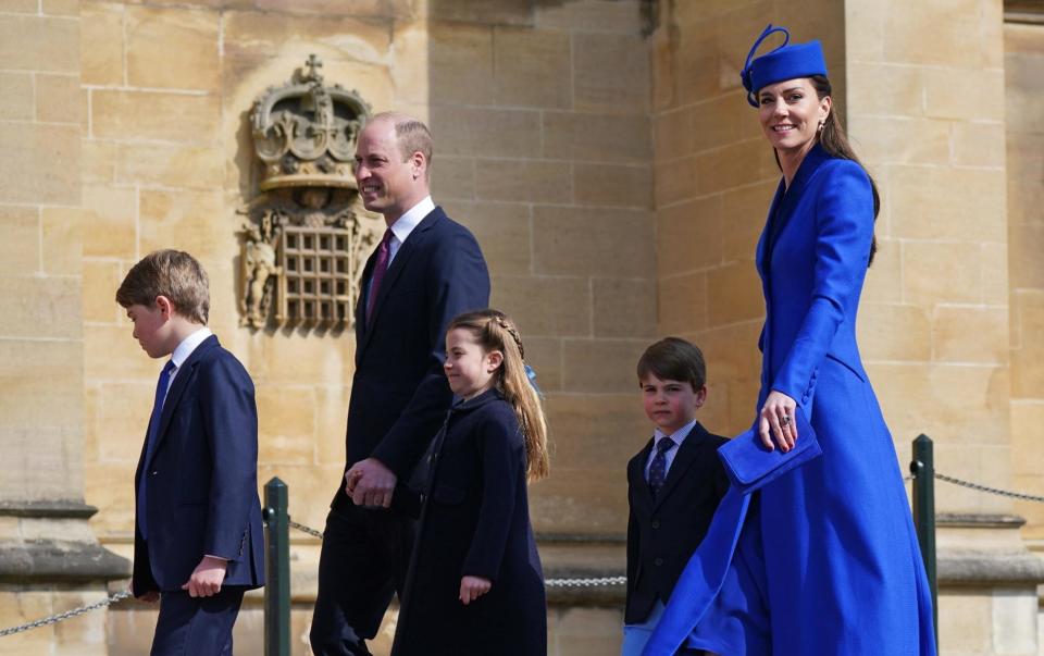 Le prince et la princesse de Galles avec le prince George, la princesse Charlotte et le prince Louis - Yui Mok