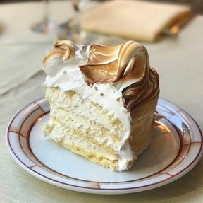 Cipriani célèbre Vanilla Merengue Cream Cake – fourni