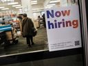 Une baisse des heures travaillées aux États-Unis s'est également traduite par une pénurie de main-d'œuvre, équivalant à 2,4 millions d'employés.