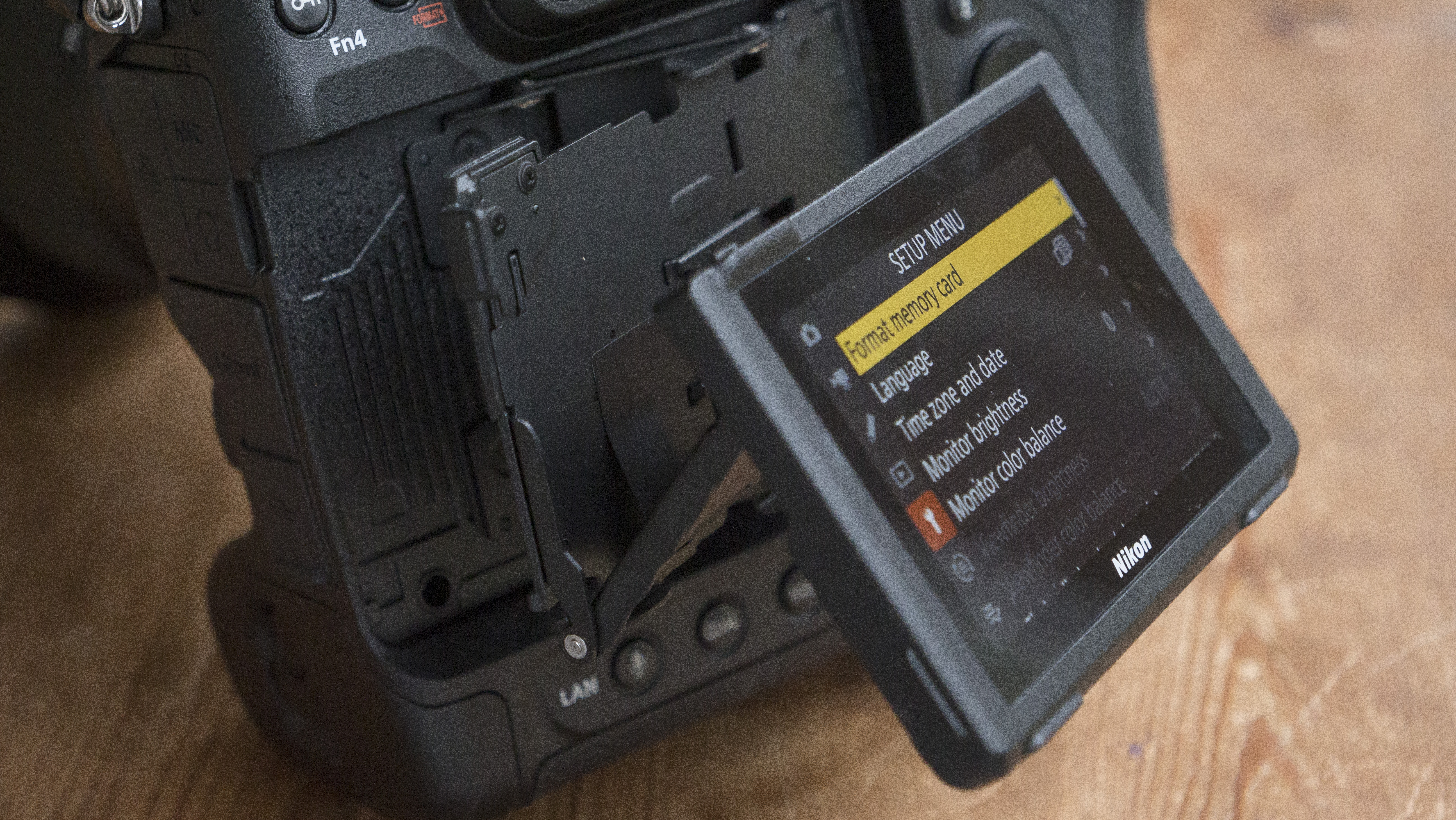 Un écran inclinable de l'appareil photo Nikon Z9