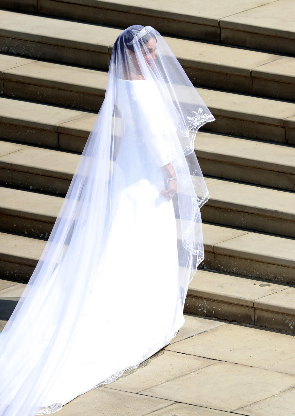 Meghan Markle arrive pour la cérémonie de mariage pour épouser le prince britannique Harry, duc de Sussex, à la chapelle St George, château de Windsor, à Windsor, le 19 mai 2018. (Photo par Andrew Matthews / POOL / AFP) (Le crédit photo doit se lire ANDREW MATTHEWS/AFP via Getty Images)