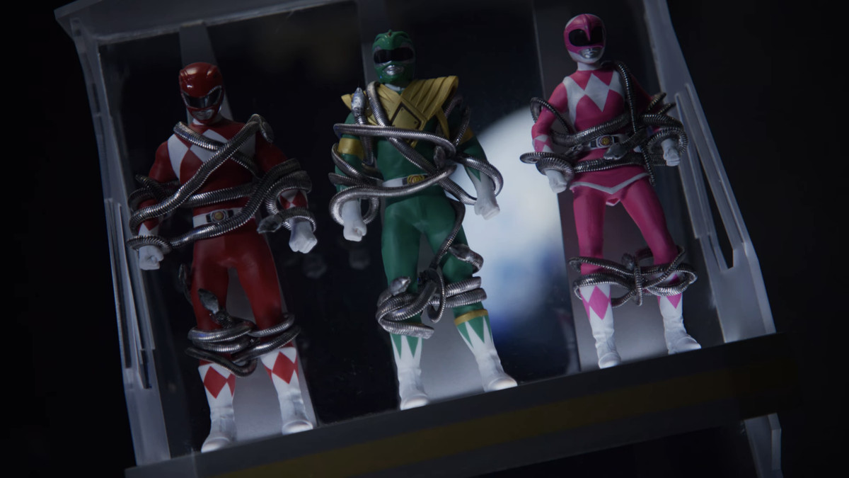 Power Rangers (figurines articulées) retenu captif par Robo Rita