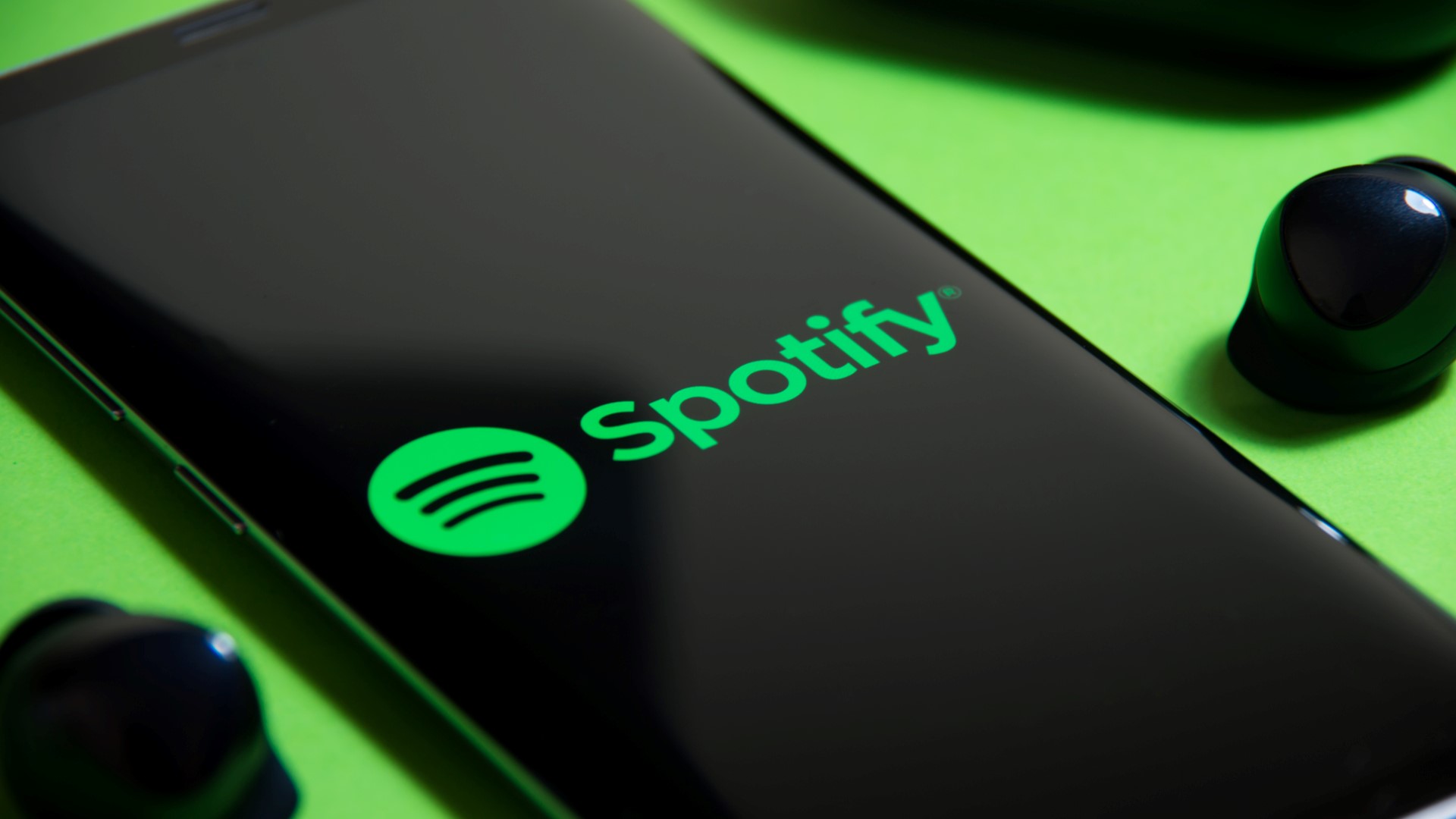 Logo Spotify affiché sur le téléphone