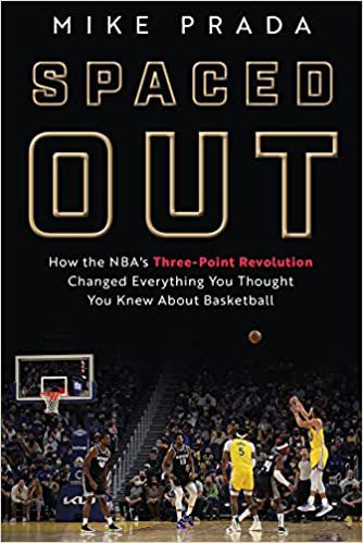 couverture de Spaced Out: The Tactical Evolution of the Modern NBA de Mike Prada;  photo de Steph Curry prenant un tir à trois points