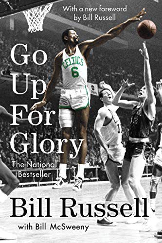 reprise de Go Up for Glory de Bill Russell ;  photo de Russell sautant dans son uniforme des Celtics