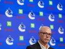 Le directeur général des Canucks, Patrik Allvin, photographié lundi au Rogers Arena, soutient que trouver un nouveau centre d'entraînement permanent est 