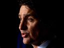 Le premier ministre Justin Trudeau s'adresse aux médias à Toronto le 11 avril 2023. La démission de tout le conseil d'administration de la Fondation Trudeau est devenue une autre controverse liée au scandale de l'ingérence chinoise dans les élections canadiennes.