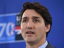Le premier ministre canadien Justin Trudeau donne une conférence de presse au centre des médias lors du sommet de l'OTAN qui s'est tenu à l'hôtel Grove le 4 décembre 2019 à Hertford, en Angleterre. 