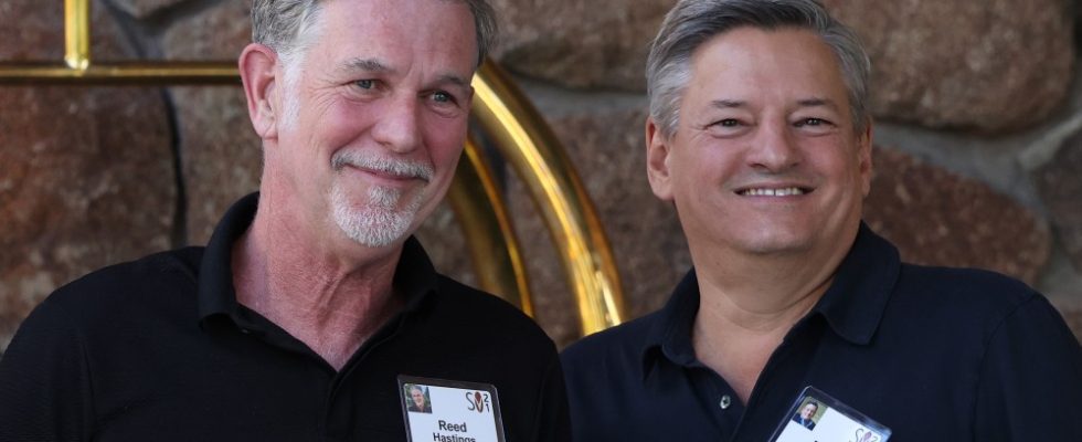 Reed Hastings et Ted Sarandos de Netflix voient leur rémunération augmenter à plus de 50 millions de dollars en 2022.