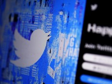 Twitter commence à supprimer les chèques bleus des utilisateurs qui ne paient pas
