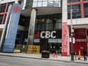 L'entrée du siège social de CBC à Toronto.