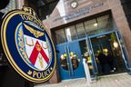 L'emblème des services de police de Toronto au siège social du SPT à Toronto le mardi 17 mai 2022.  