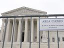 Le bâtiment de la Cour suprême est vu sur Capitol Hill, le lundi 27 mars 2023, à Washington.