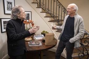 Larry David, à droite, et Richard Lewis dans une scène de Curb Your Enthusiasm de HBO.