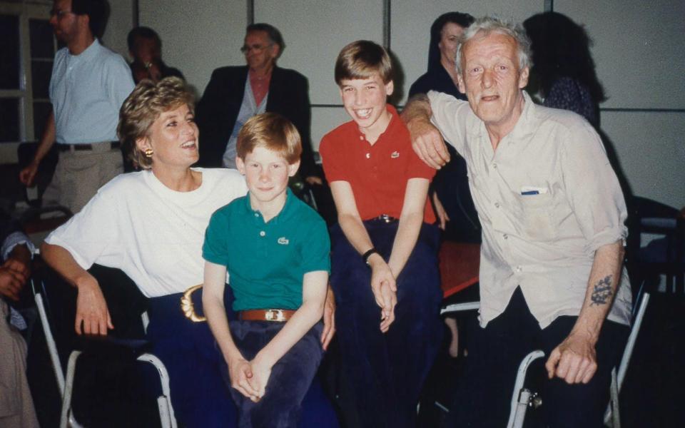 Diana, princesse de Galles, a emmené ses deux enfants dans un refuge pour sans-abri - The Passage/PA