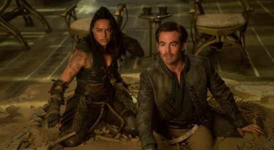 Chris Pine souffle l'esprit de Michelle Rodriguez lorsqu'il révèle la scène d'Indiana Jones qui a inspiré son personnage de Donjons et Dragons
