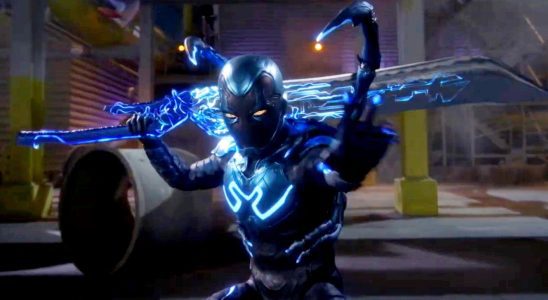 Comment les scènes de combat de Blue Beetle se comparent à Cobra Kai, selon Xolo Maridueña
