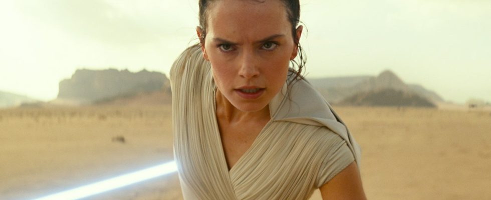 Daisy Ridley revient dans Star Wars dans le tournage du film après l'ascension de Skywalker