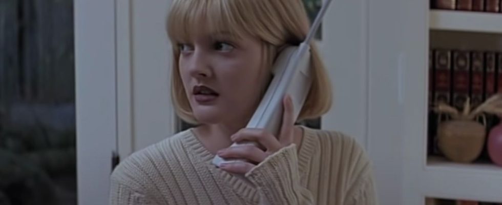 Drew Barrymore de Scream répond à la théorie selon laquelle Casey Becker est toujours en vie