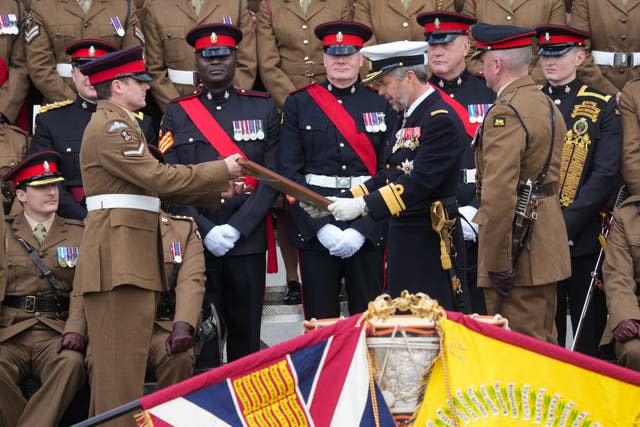 Couleurs présentées au 4e bataillon de la princesse de Galles&# x002019;s Royal Regiment
