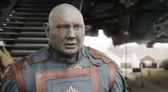 James Gunn des Gardiens de la Galaxie a partagé 3 raisons pour lesquelles la peau de Drax The Destroyer a été changée en gris dans le MCU