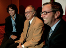 Justin Trudeau photographié avant une réunion de la Fondation Trudeau en 2004. Au milieu se trouve Boaventura de Sousa Santos du Forum social mondial et à droite se trouve Stephan Toope, le premier président de la fondation.