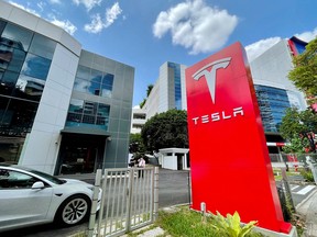 Le centre de service Tesla à Singapour.