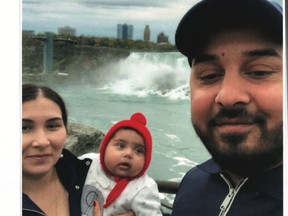 famille lorache photographiée aux chutes du Niagara.