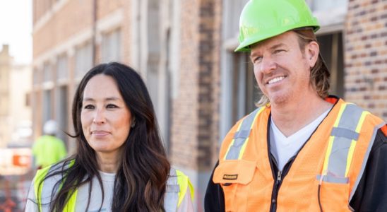 Chip and Joanna Gaines in Max's "Fixer Upper: The Hotel"