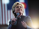 Hillary Clinton prend la parole lors d'un rassemblement électoral le 12 octobre 2016 à Pueblo, Colorado.