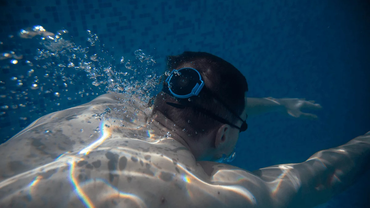 SONR Musique portée par un nageur sous l'eau