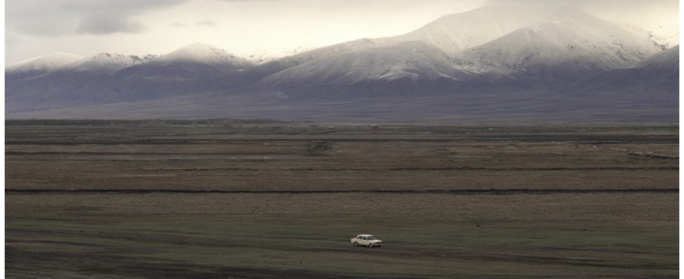 Syndicado Boards Documentary 'Landshaft,' Road Movie Set in Eastern Armenia (EXCLUSIF) Les plus populaires doivent être lus Inscrivez-vous aux newsletters Variety Plus de nos marques