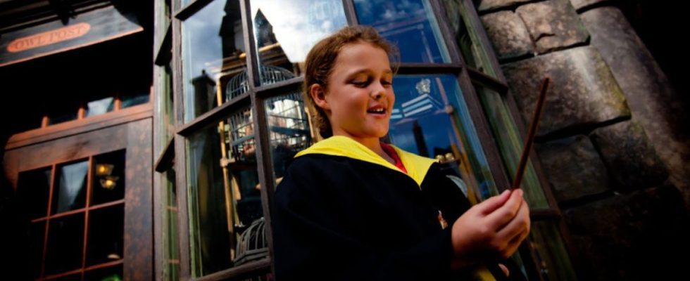 kid with wand at Wizarding World of Harry Potter