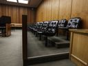 Un box du jury est présenté dans une salle d'audience du palais de justice d'Edmonton à Edmonton le vendredi 28 juin 2019. Un homme accusé d'avoir poignardé la mort d'une fillette de sept ans d'Edmonton a plaidé non coupable.  David Moss, âgé de 34 ans, est accusé de meurtre au deuxième degré dans le meurtre de Bella Rose Desrosiers en mai 2020.