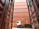 Transport de conteneurs de Triton International Ltd. à Lau Fau Shan, Hong Kong, Chine.