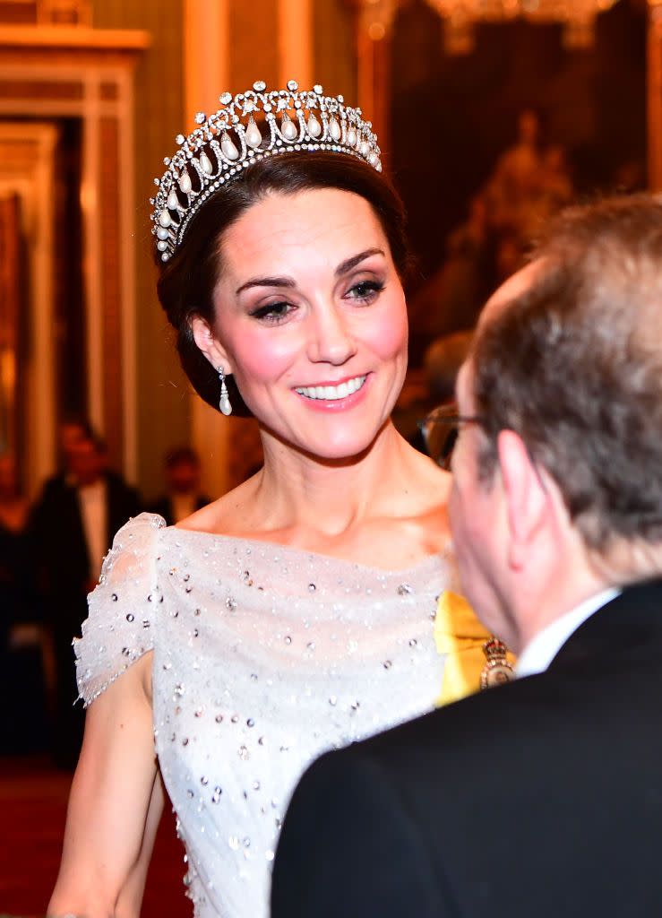 le duc duchesse de cambridge assiste à une réception en soirée pour les membres du corps diplomatique