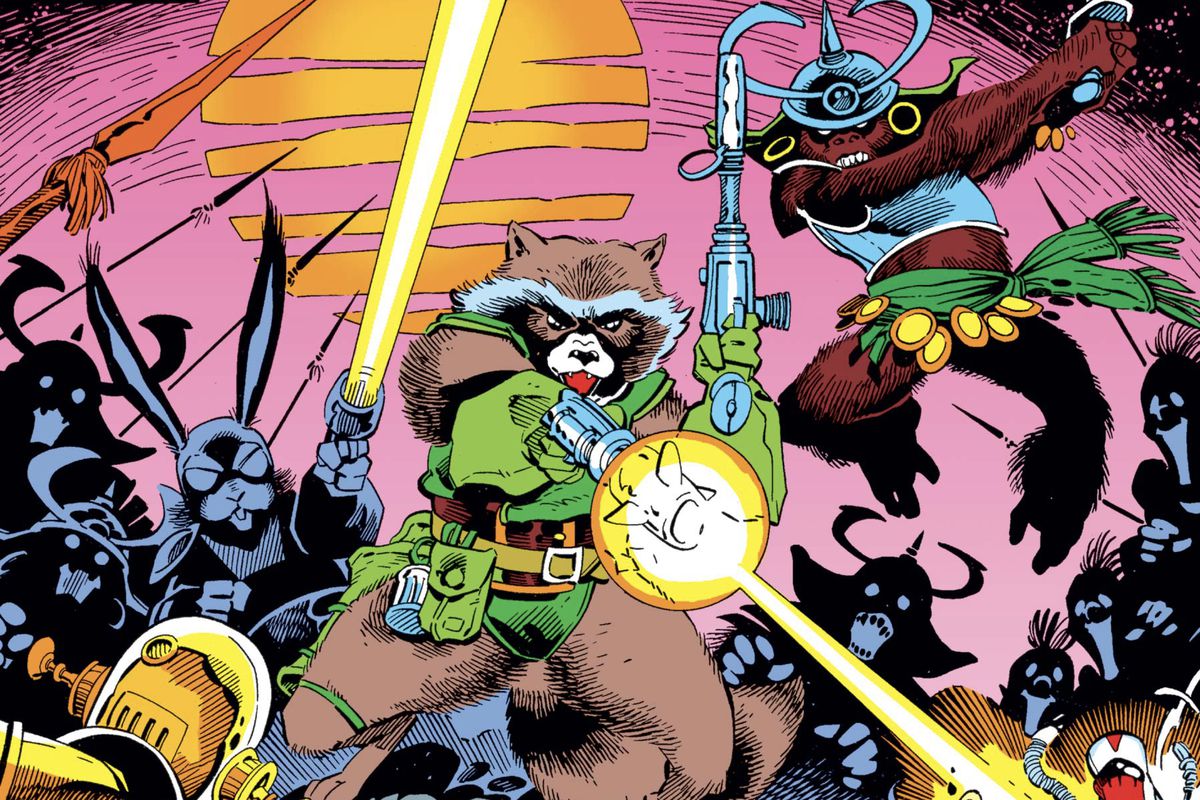 Rocket Raccoon, vêtu d'une tenue à la Robin Hood, tire des blasters jumeaux sur une horde d'animaux anthropomorphes attaquants portant des armures et des lances d'antan et portant des pistolets laser, alors que le soleil se couche rouge derrière la scène.  De la couverture de Rocket Racoon # 1 (1985).
