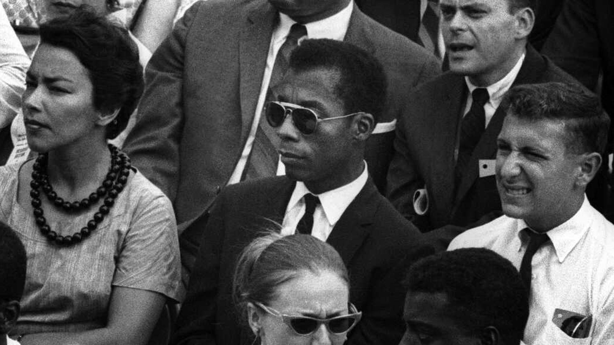 James Baldwin dans une foule dans I Am Not Your Negro