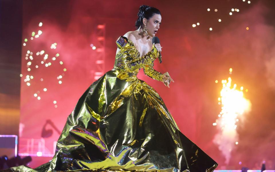 Katy Perry monte sur scène à Windsor - Getty
