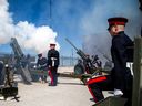 OTTAWA : Le 30e Régiment de campagne de l'Artillerie royale canadienne a tiré une salve de 21 coups de canon sur la colline du Parlement pour le couronnement du roi, le samedi 6 mai 2023. ASHLEY FRASER/Postmedia