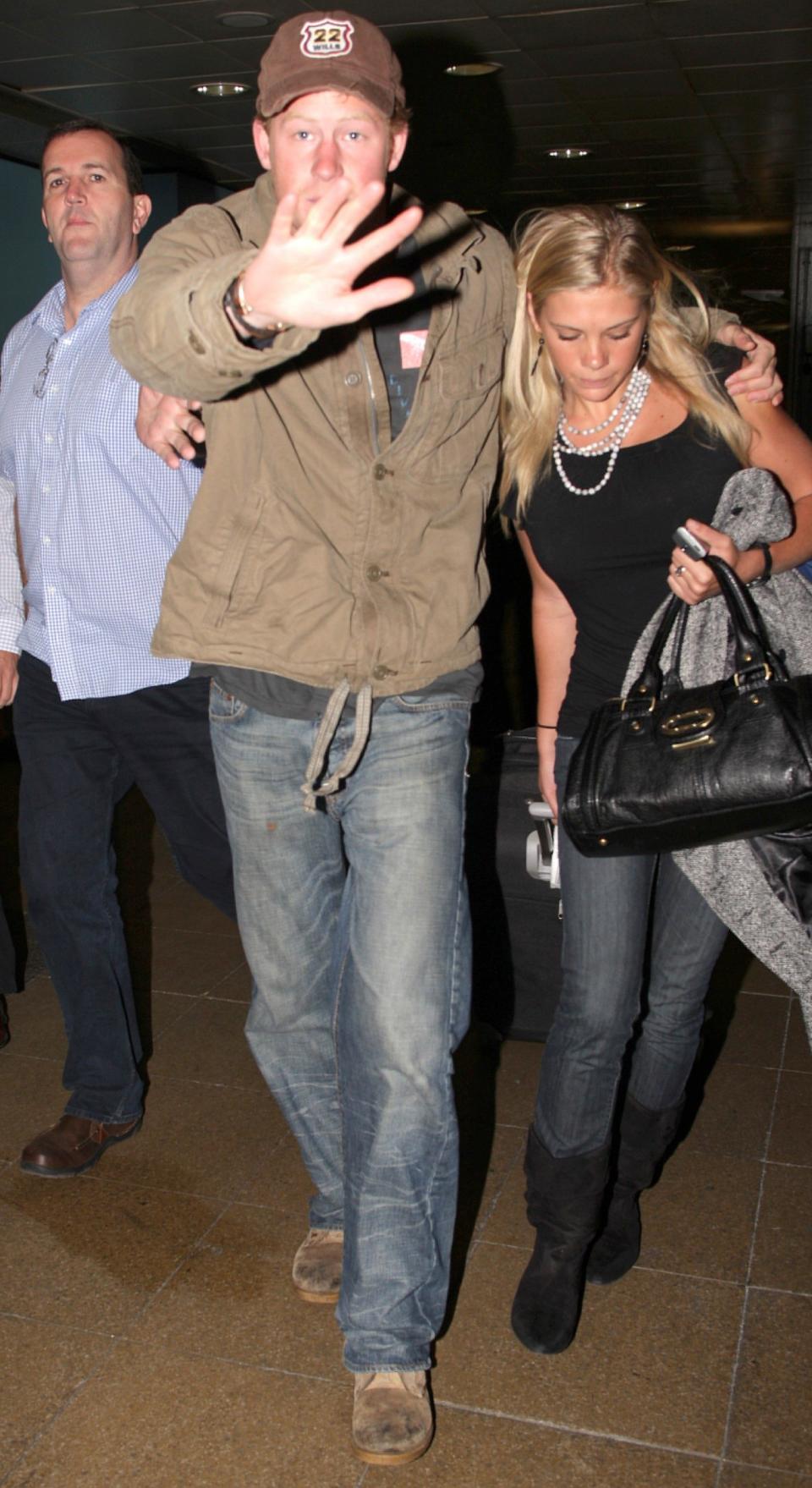 Le prince Harry et Chelsy Davy arrivent à l'aéroport d'Heathrow en 2007 - Rex Features