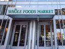 Whole Foods Market Trinity à San Francisco le jour de l'ouverture, le 10 mars 2022. L'emplacement a temporairement fermé en raison de la criminalité endémique. 