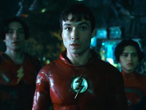 Les acteurs Ezra Miller et Sasha Calle sont représentés dans The Flash.