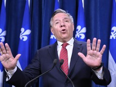 Le premier ministre du Québec dit que l'augmentation des salaires des politiciens de 30 000 $ nécessite du «courage»